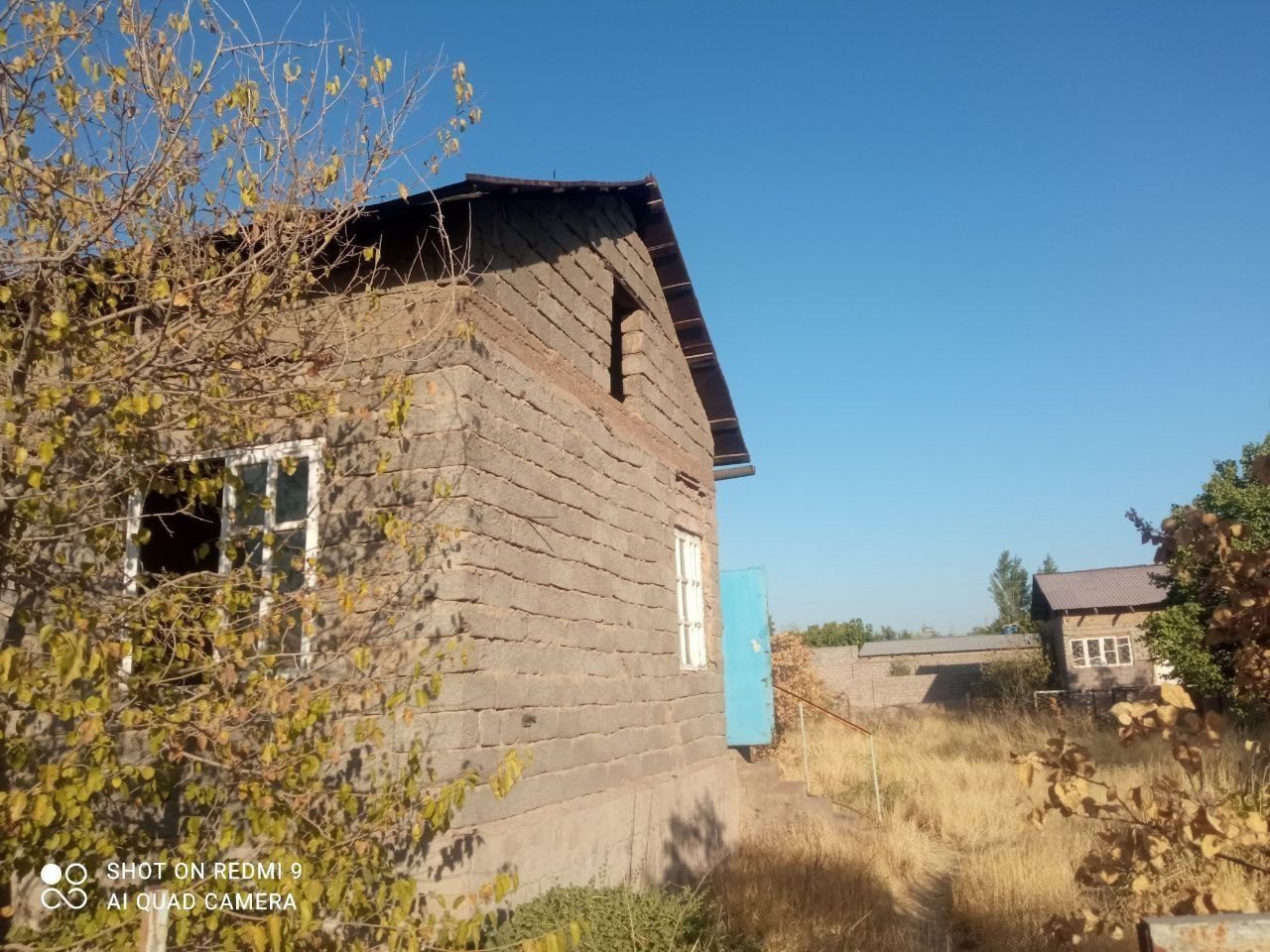 6 sotokli dala uchastkasi, hovli va panjarali