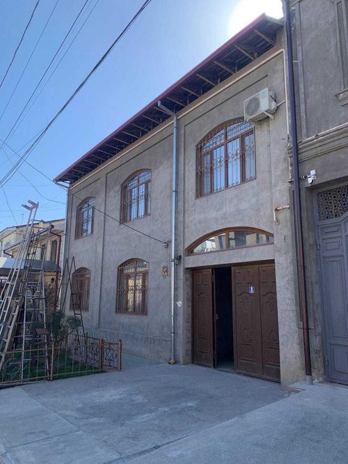 7-xonali uy, 800 m²