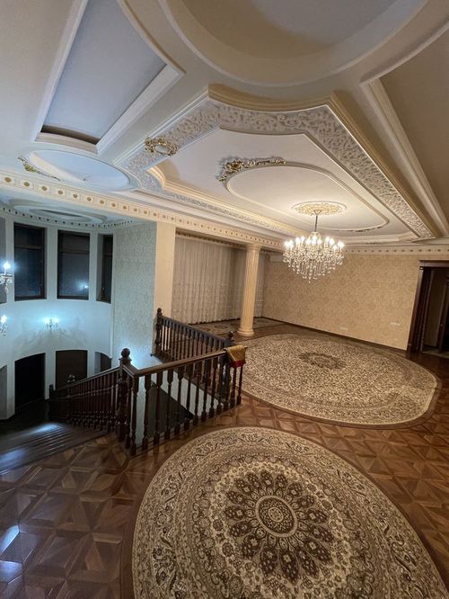 8-room house, 555 m²
