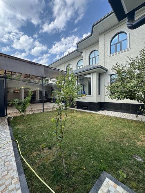 16-xonali uy, 550 m²