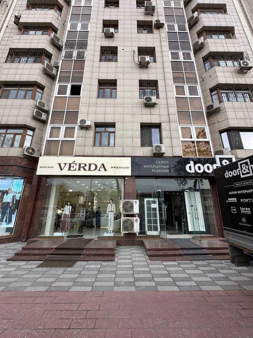 Коммерческое помещение на ул. Нукусская. Продажа или аренда. 410 м2