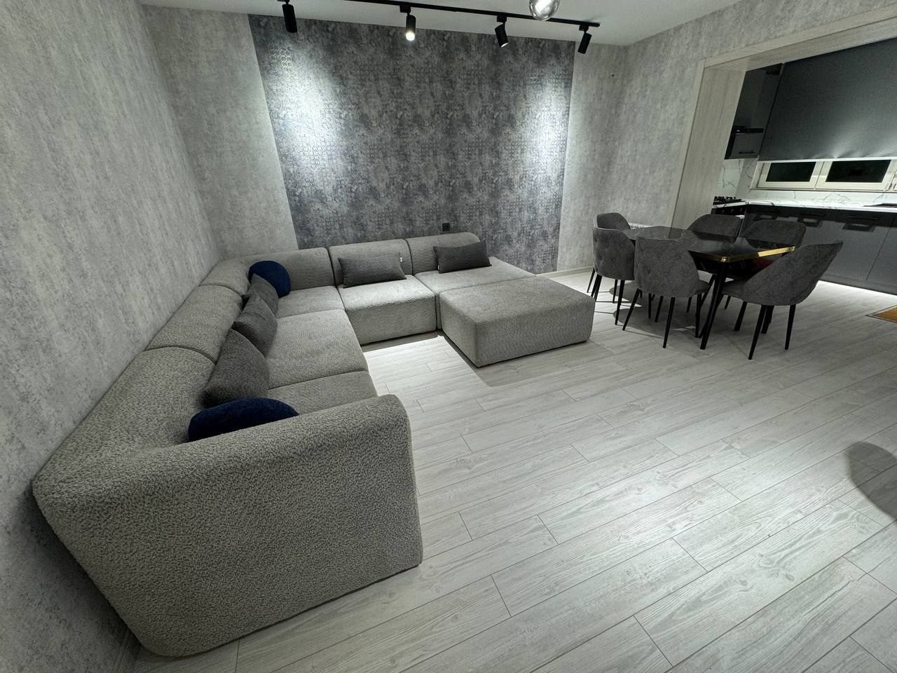 3-комнатная квартира, 130 м², 1 эт, Ташкент, Чиланзарский район, в аренду