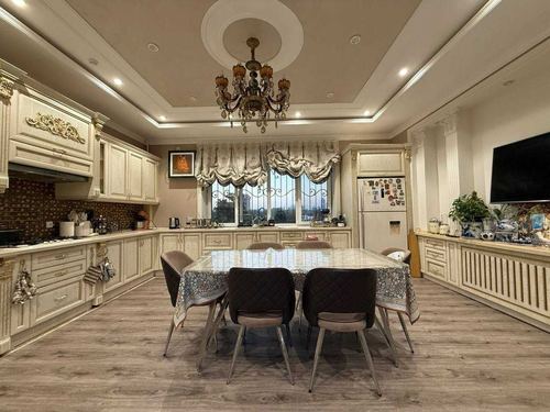 4-room apartment, 220 m²