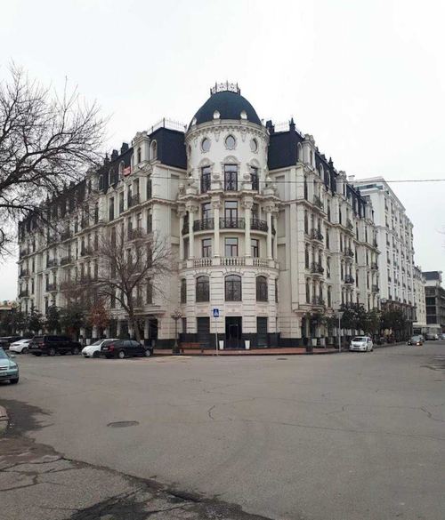 4-room apartment, 228 m²