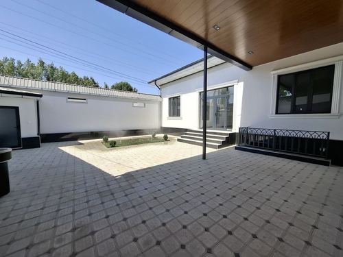 5-room house, 300 m²