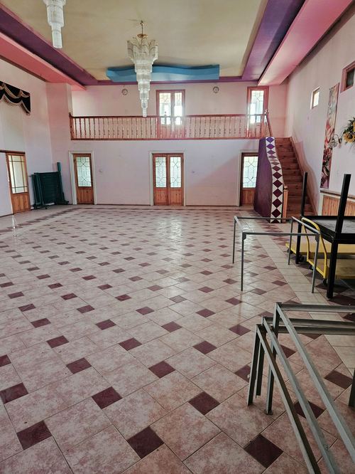 12-room house, 1050 m²