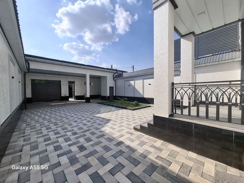6-room house, 300 m²