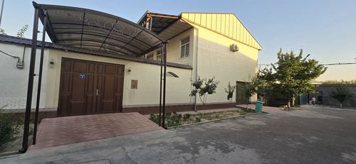 6-room house, 300 m²