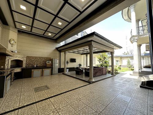 7-комнатный дом, 300 м²