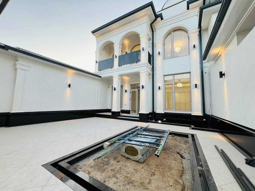 5-room house, 350 m²