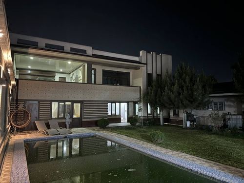 6-room house, 300 m²