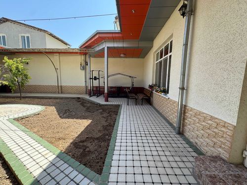 7-комнатный дом, 600 м²