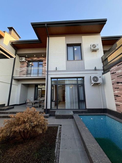 5-комнатный дом, 270 м²
