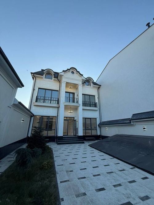 6-room house, 340 m²