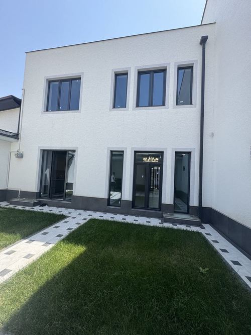 5-комнатный дом, 250 м²