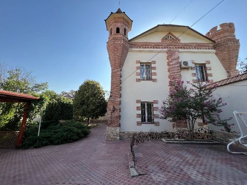 9-комнатный дом, 991 м²