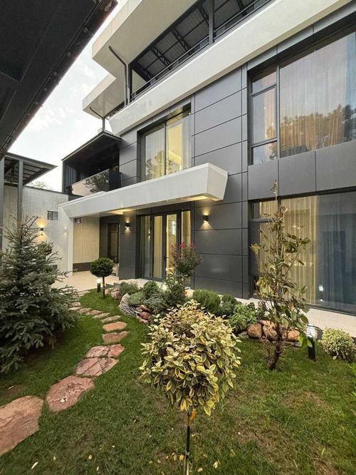 8-room house, 390 m²
