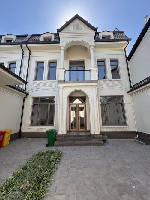 8-room house, 600 m²