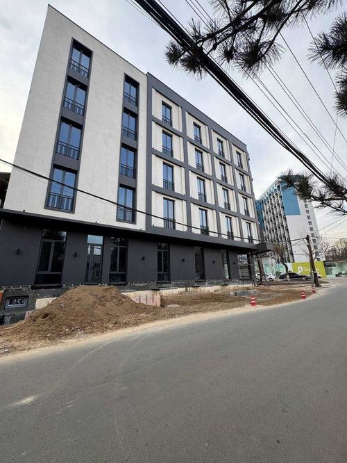 Продаётся здание 2450м2 + терраса 450м2 в центре города Дархан (N102)