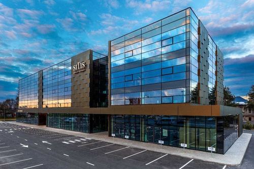 Sale of a 7-story premium building on 24 sotok land