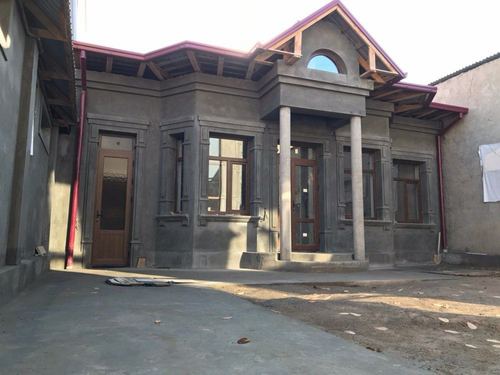 8-xonali uy, 350 m²