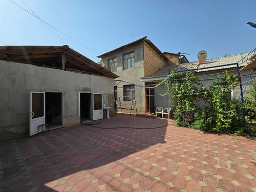 5-room house, 300 m²