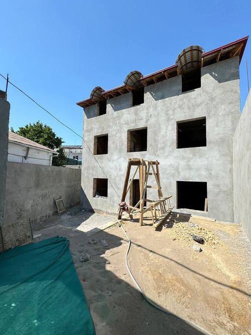 5-room house, 300 m²