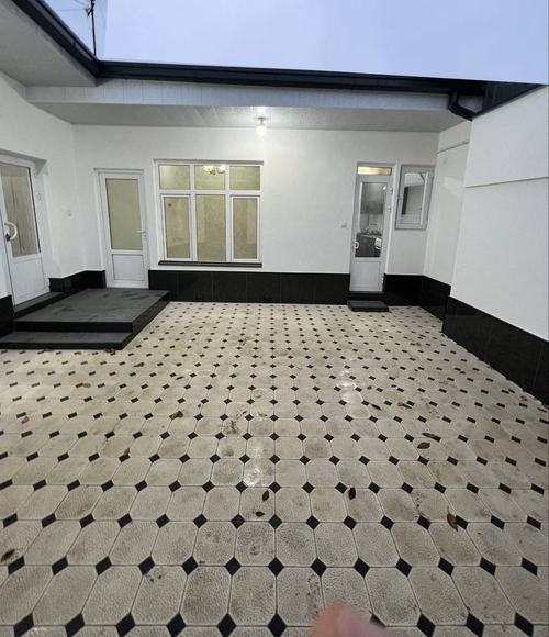 81-xonali uy, 81 m²