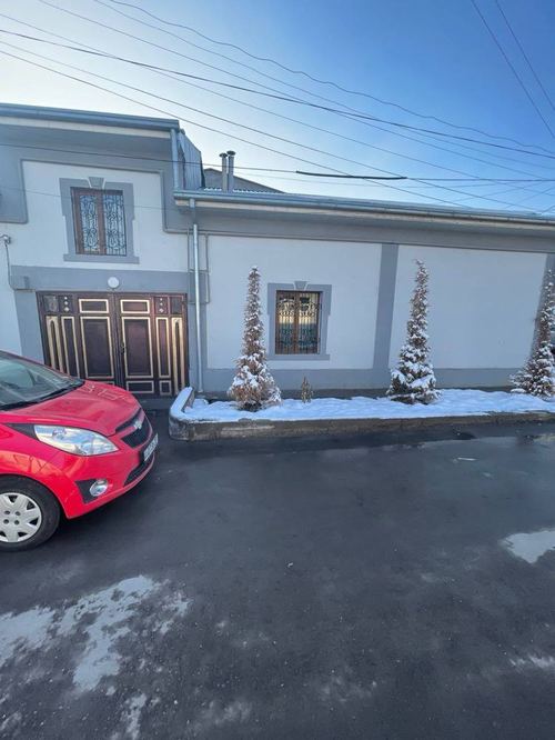 5-room house, 220 m²