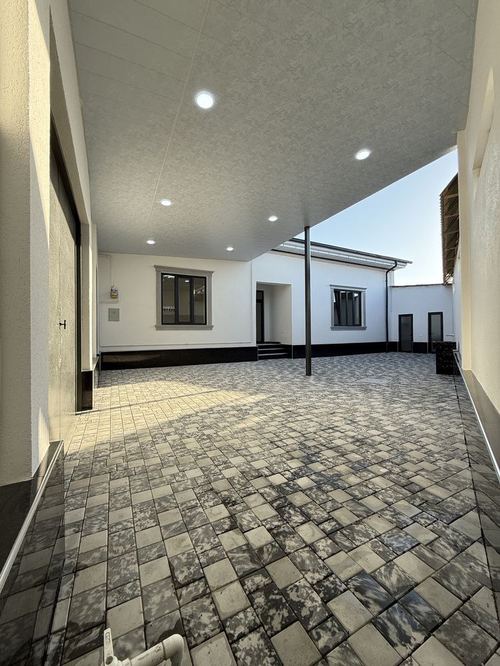 5-комнатный дом, 300 м²