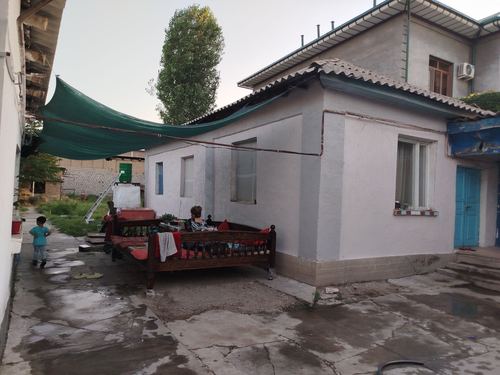 8-xonali uy, 1200 m²