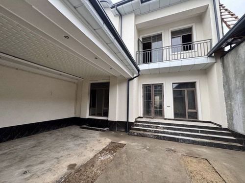 8-комнатный дом, 250 м²