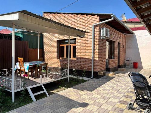 8-xonali uy, 600 m²