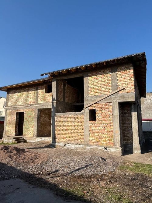 6-xonali uy, 240 m²