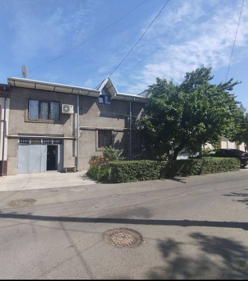 7-xonali uy, 351 m²