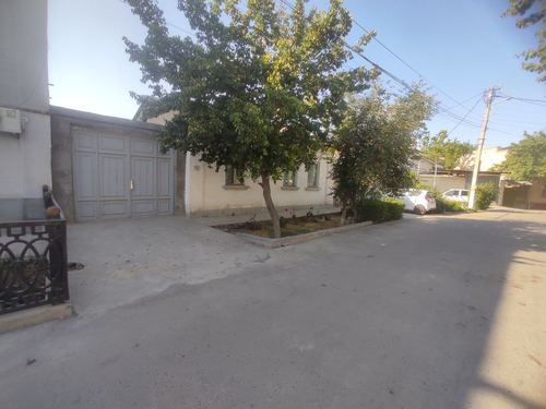 8-room house, 3.7 m²