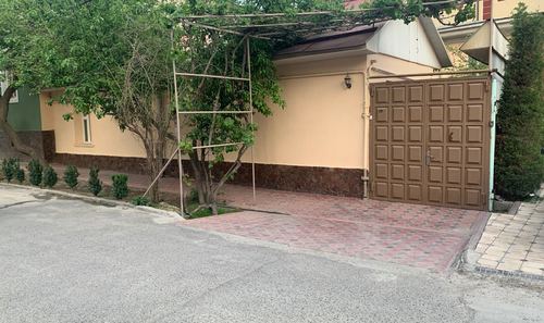 6-room house, 305 m²