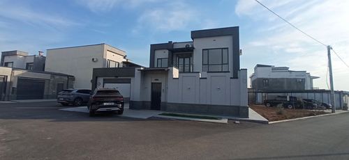 5-room house, 300 m²