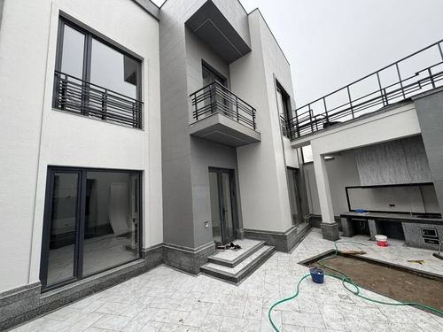 5-комнатный дом, 250 м²