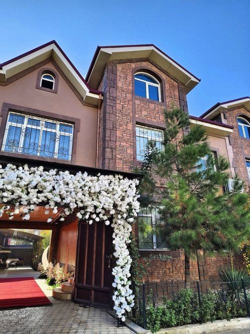8-xonali uy, 601 m²
