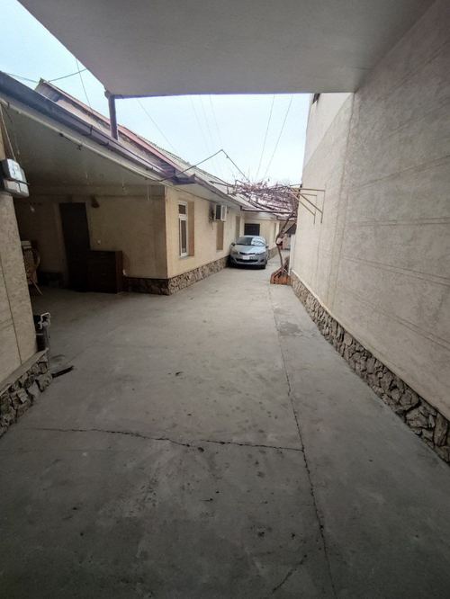 3-room house, 800 m²