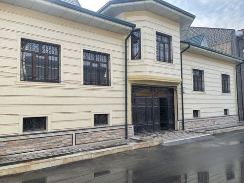 9-комнатная часть дома, 600 м²