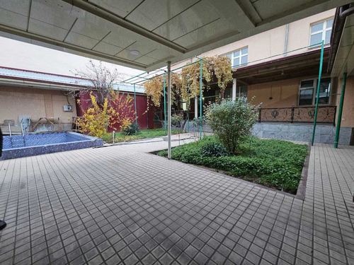5-xonali uy, 250 m²
