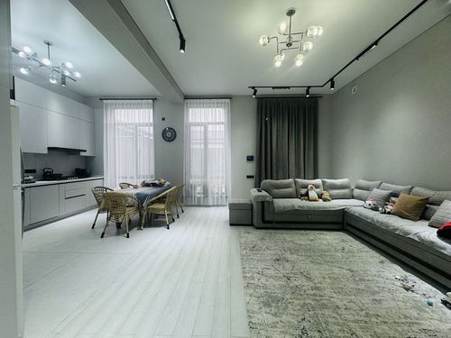 7-xonali uy, 300 m²