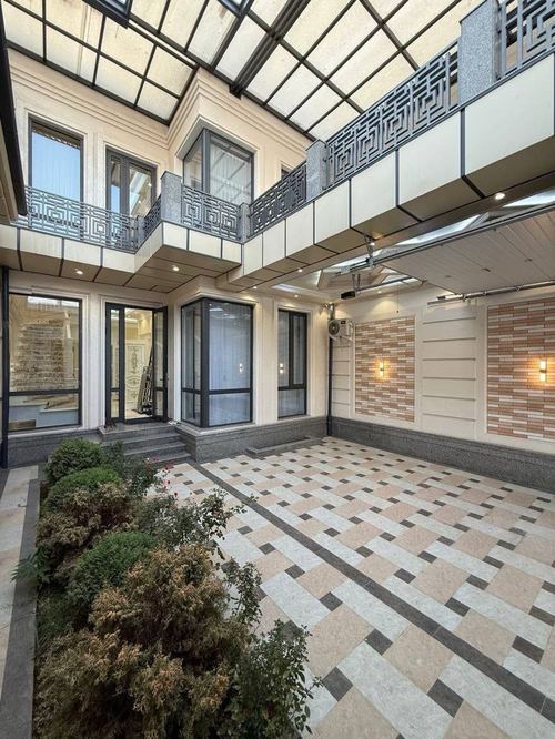 5-комнатный дом, 300 м²