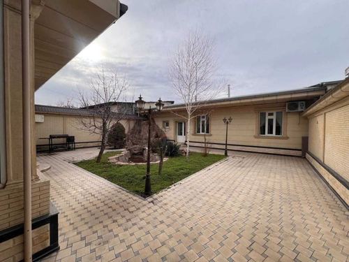 5-комнатный дом, 400 м²