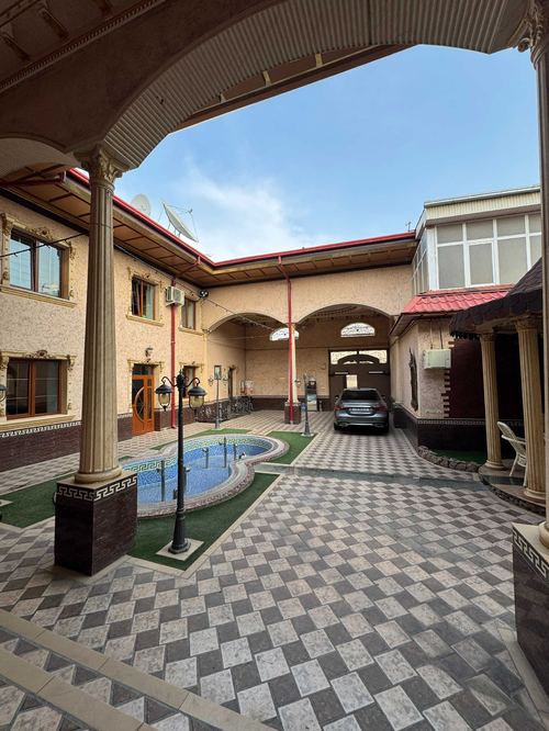 9-комнатный дом, 500 м²