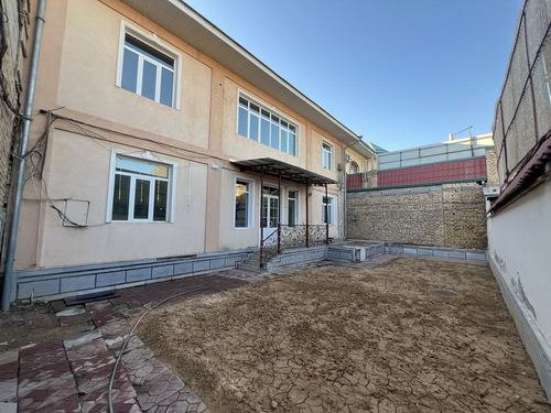 6-room house, 300 m²