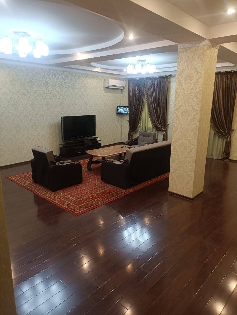 4-комнатный коттедж, 300 м², Ташкент, Мирзо-Улугбекский район, на продажу
