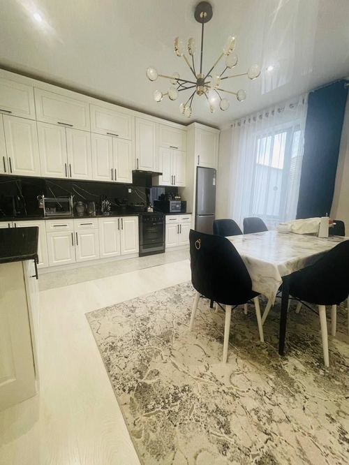 5-комнатный коттедж, 250 м²